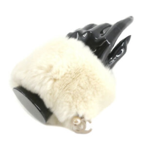 RARE!!! Chanel Rabbit Fur Pearl Charm Bracelet Cuff Bangle - Picture 2 of 7